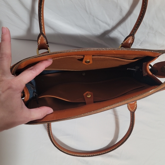 Dooney & Burke Rare Black & British Tan Vintage Shoulder Satchel - Picture 5 of 12